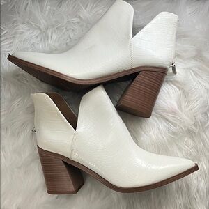 NWOT Elegant White Croc-Embossed Ankle Boots